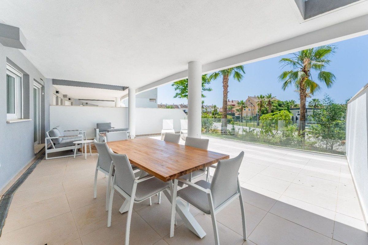 2 Bed Ground Floor Apartment in La Duquesa