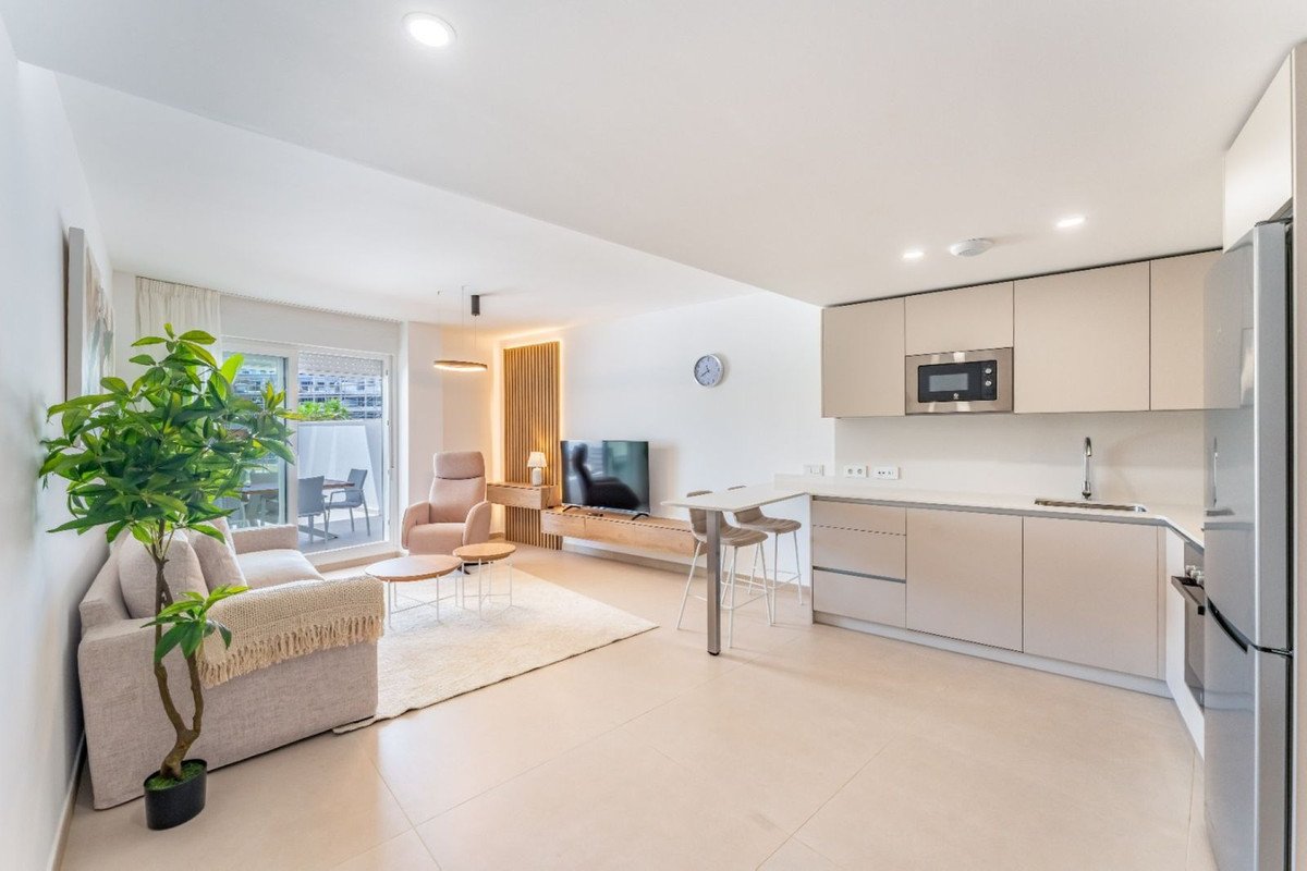 2 Bed Ground Floor Apartment in La Duquesa