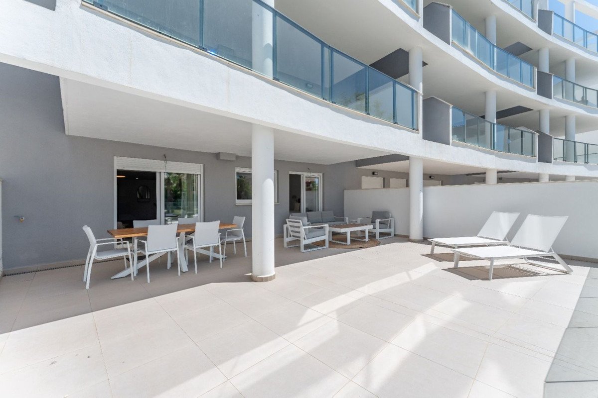 2 Bed Ground Floor Apartment in La Duquesa