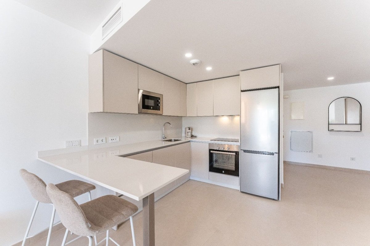 2 Bed Ground Floor Apartment in La Duquesa