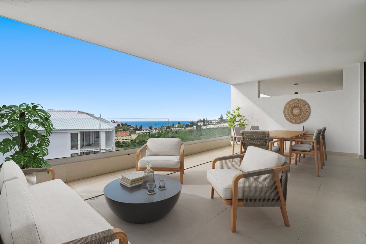 2 Bed Middle Floor Apartment in Fuengirola