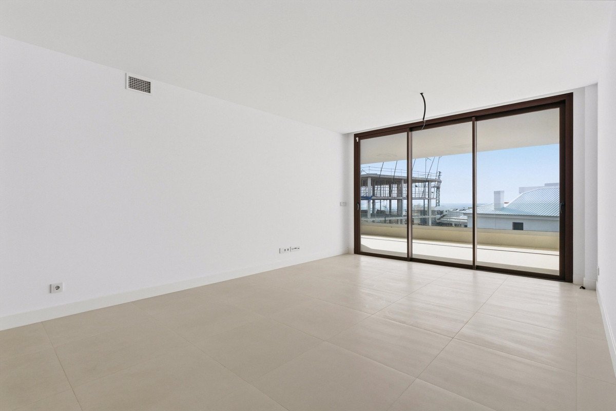 2 Bed Middle Floor Apartment in Fuengirola