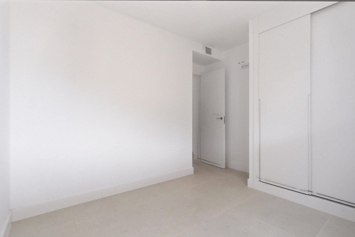 2 Bed Middle Floor Apartment in Fuengirola