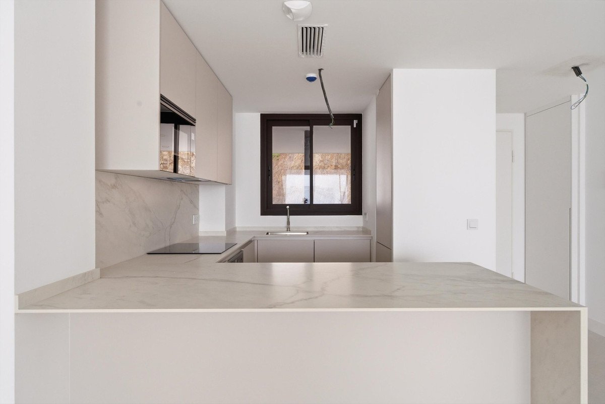 2 Bed Middle Floor Apartment in Fuengirola