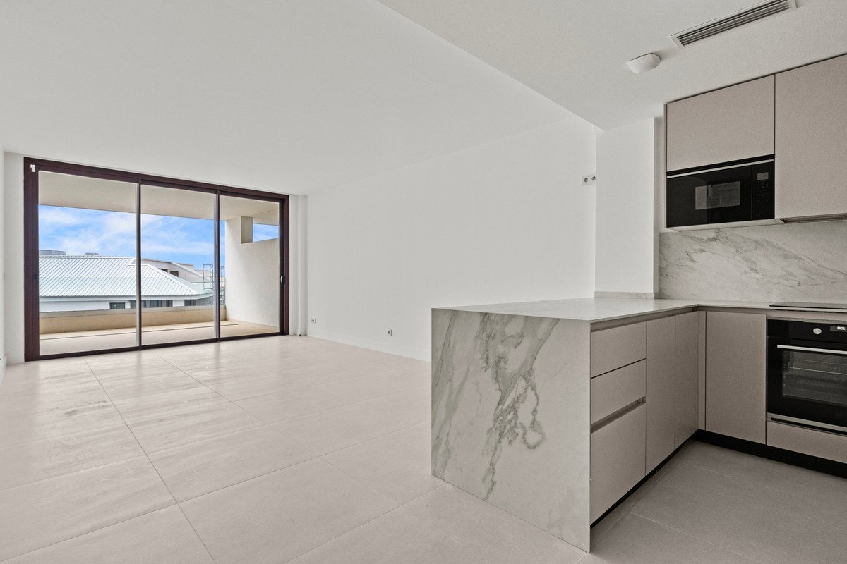 2 Bed Middle Floor Apartment in Fuengirola