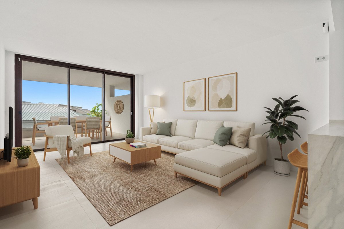 2 Bed Middle Floor Apartment in Fuengirola