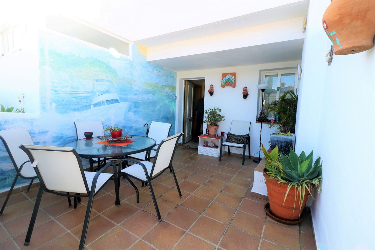 3 Bed Semi-Detached House in Estepona