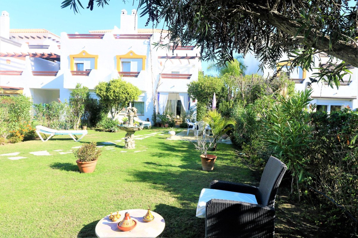 3 Bed Semi-Detached House in Estepona