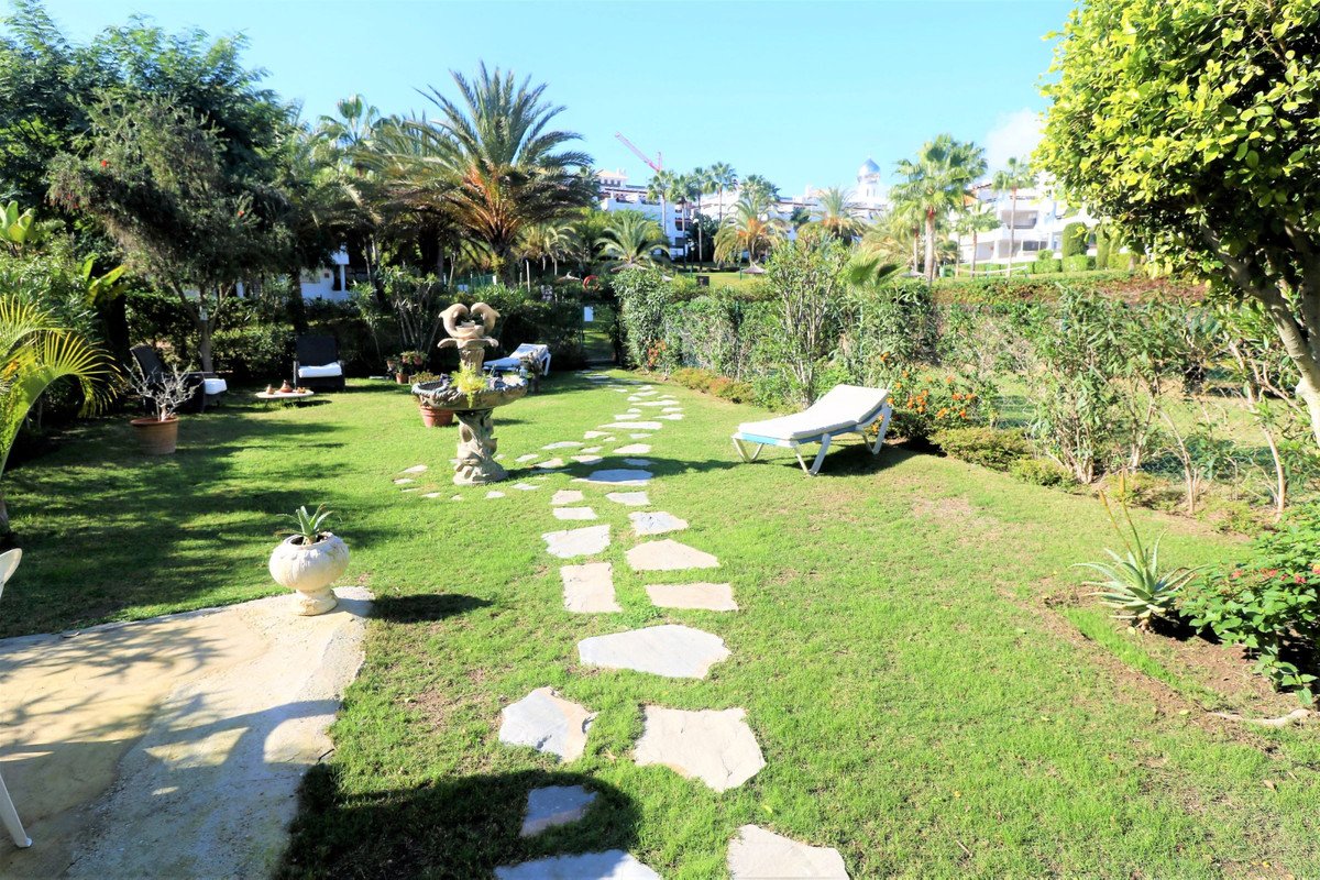 3 Bed Semi-Detached House in Estepona