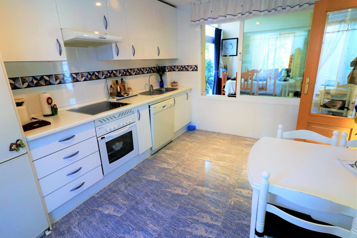3 Bed Semi-Detached House in Estepona