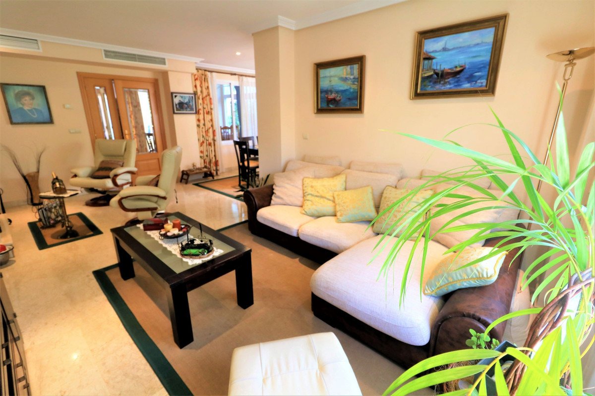 3 Bed Semi-Detached House in Estepona