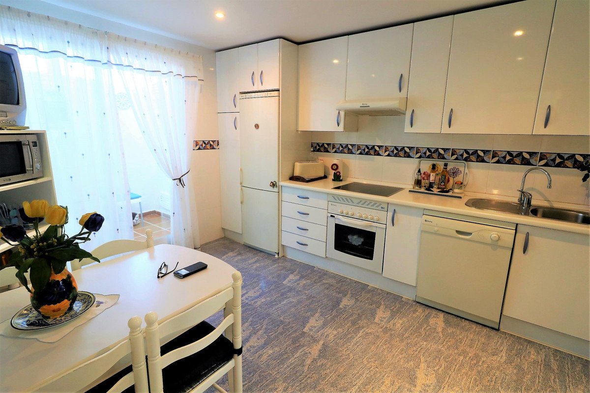 3 Bed Semi-Detached House in Estepona