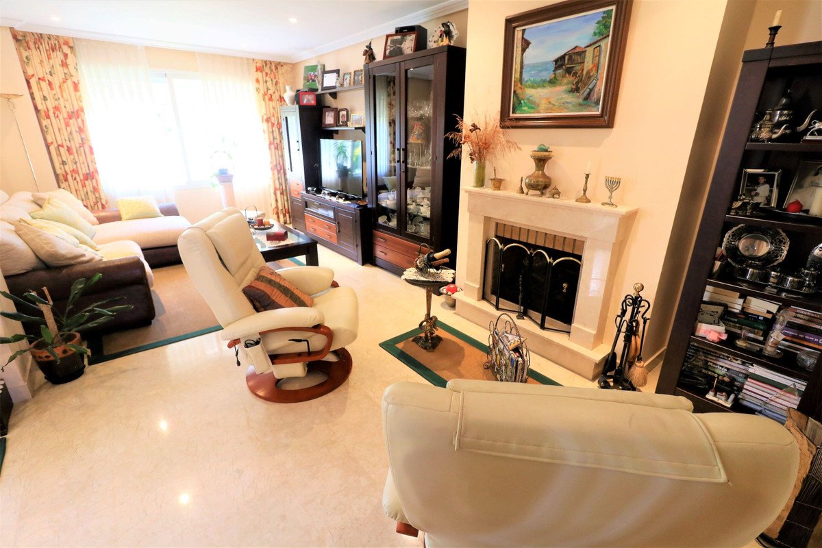 3 Bed Semi-Detached House in Estepona