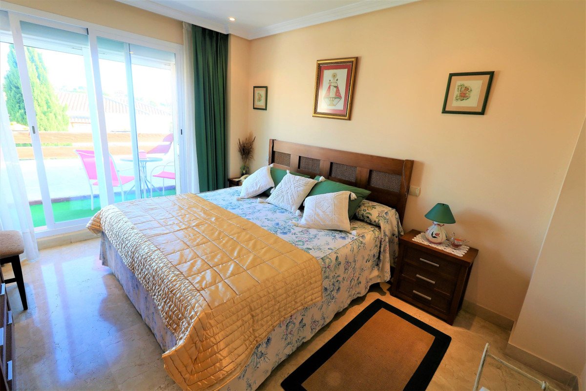 3 Bed Semi-Detached House in Estepona
