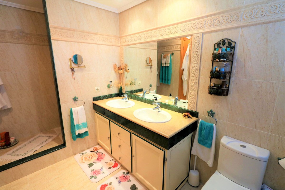 3 Bed Semi-Detached House in Estepona