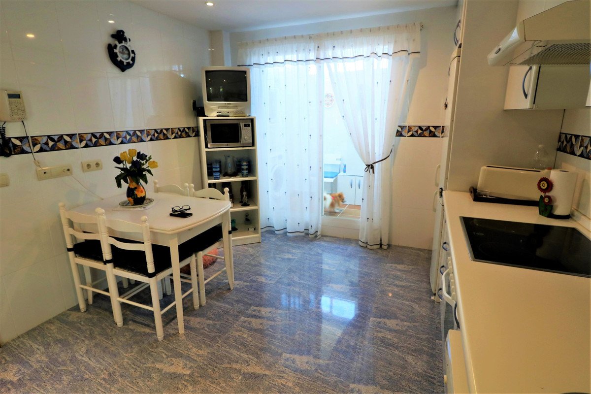 3 Bed Semi-Detached House in Estepona