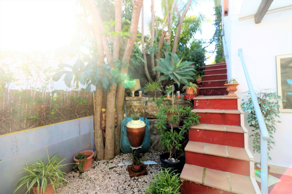3 Bed Semi-Detached House in Estepona