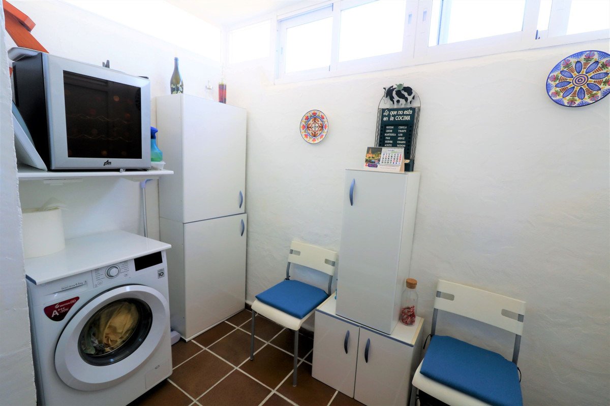 3 Bed Semi-Detached House in Estepona