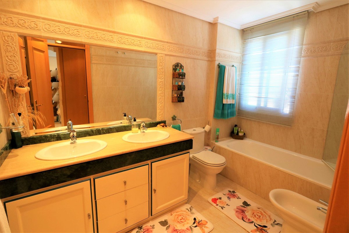 3 Bed Semi-Detached House in Estepona