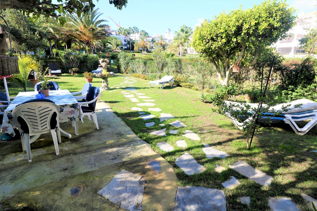 3 Bed Semi-Detached House in Estepona
