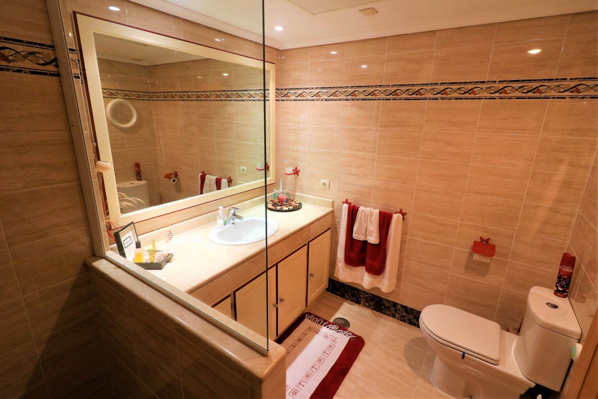 3 Bed Semi-Detached House in Estepona