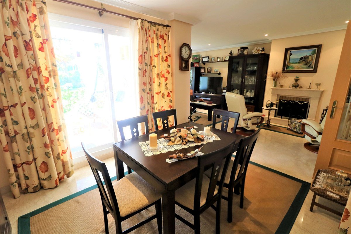 3 Bed Semi-Detached House in Estepona