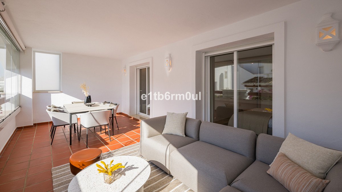 2 Bed Middle Floor Apartment in Nueva Andalucía