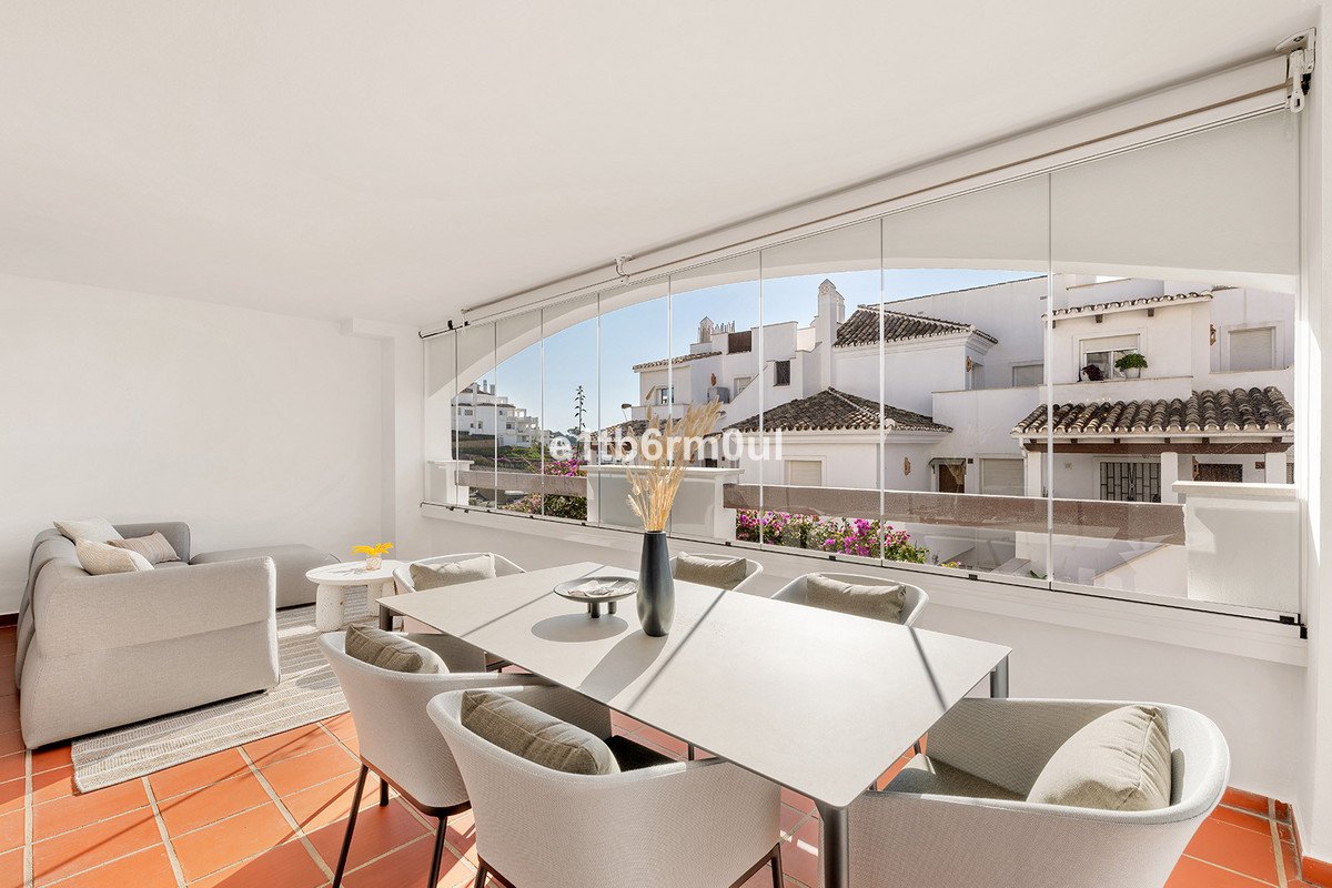 2 Bed Middle Floor Apartment in Nueva Andalucía
