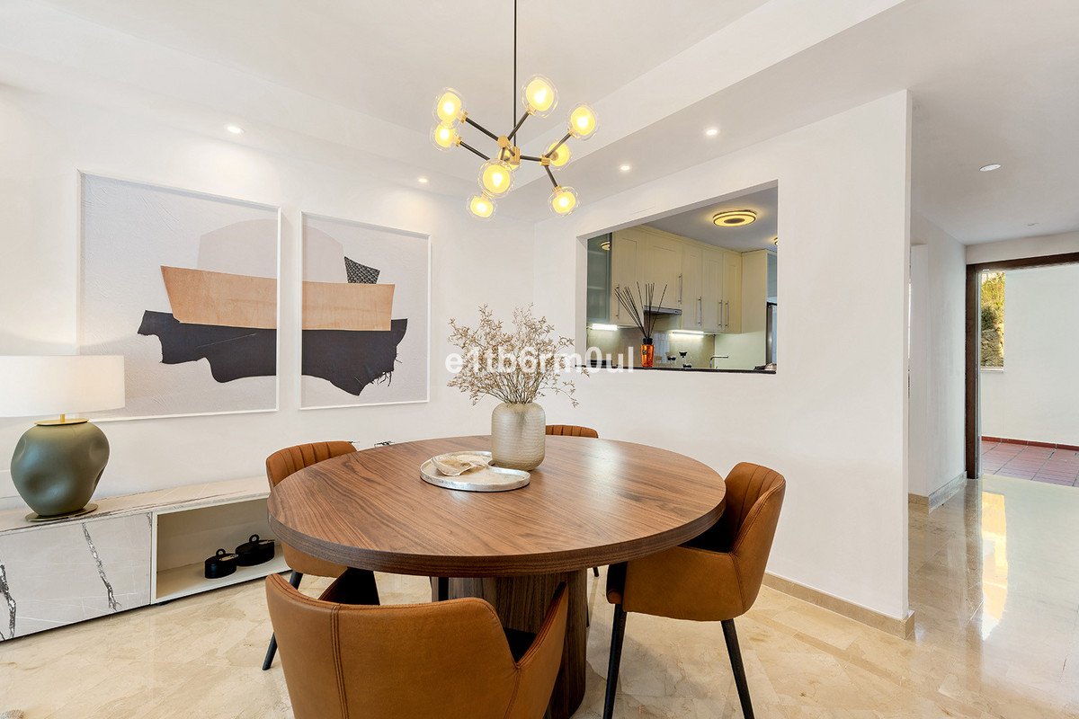 2 Bed Middle Floor Apartment in Nueva Andalucía