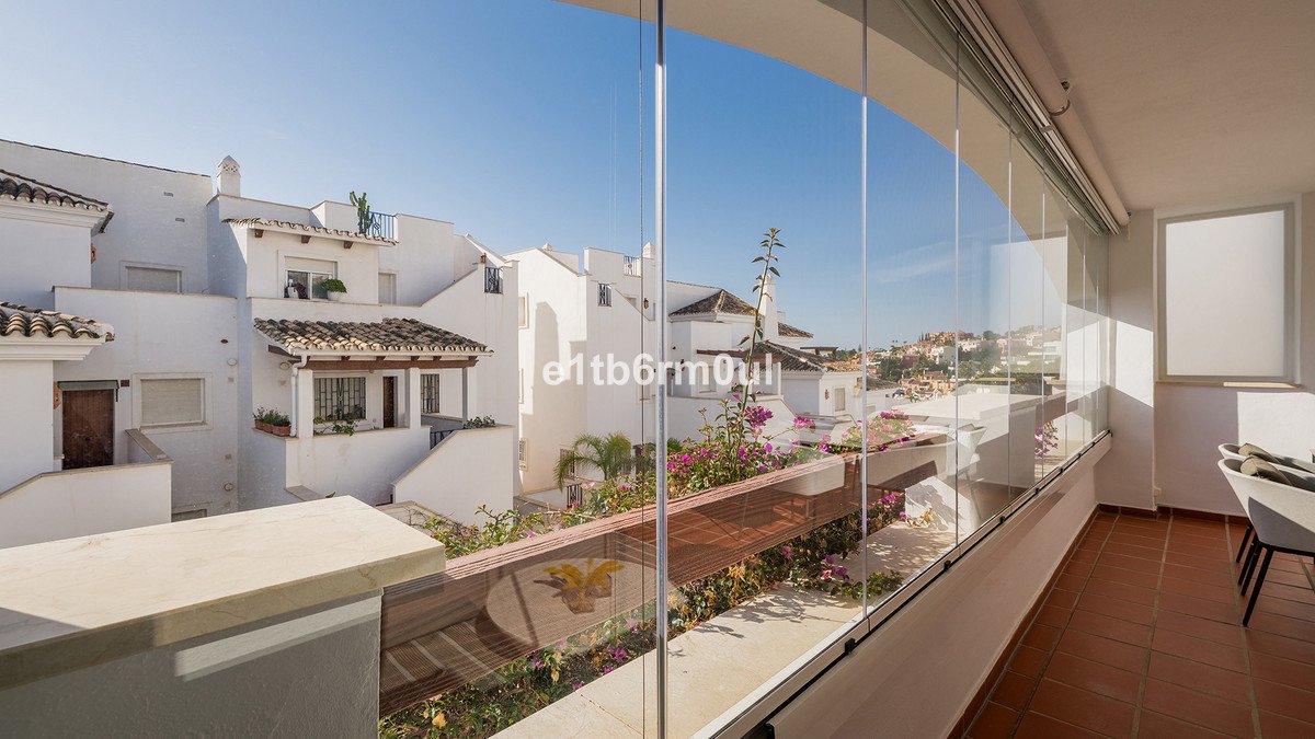 2 Bed Middle Floor Apartment in Nueva Andalucía