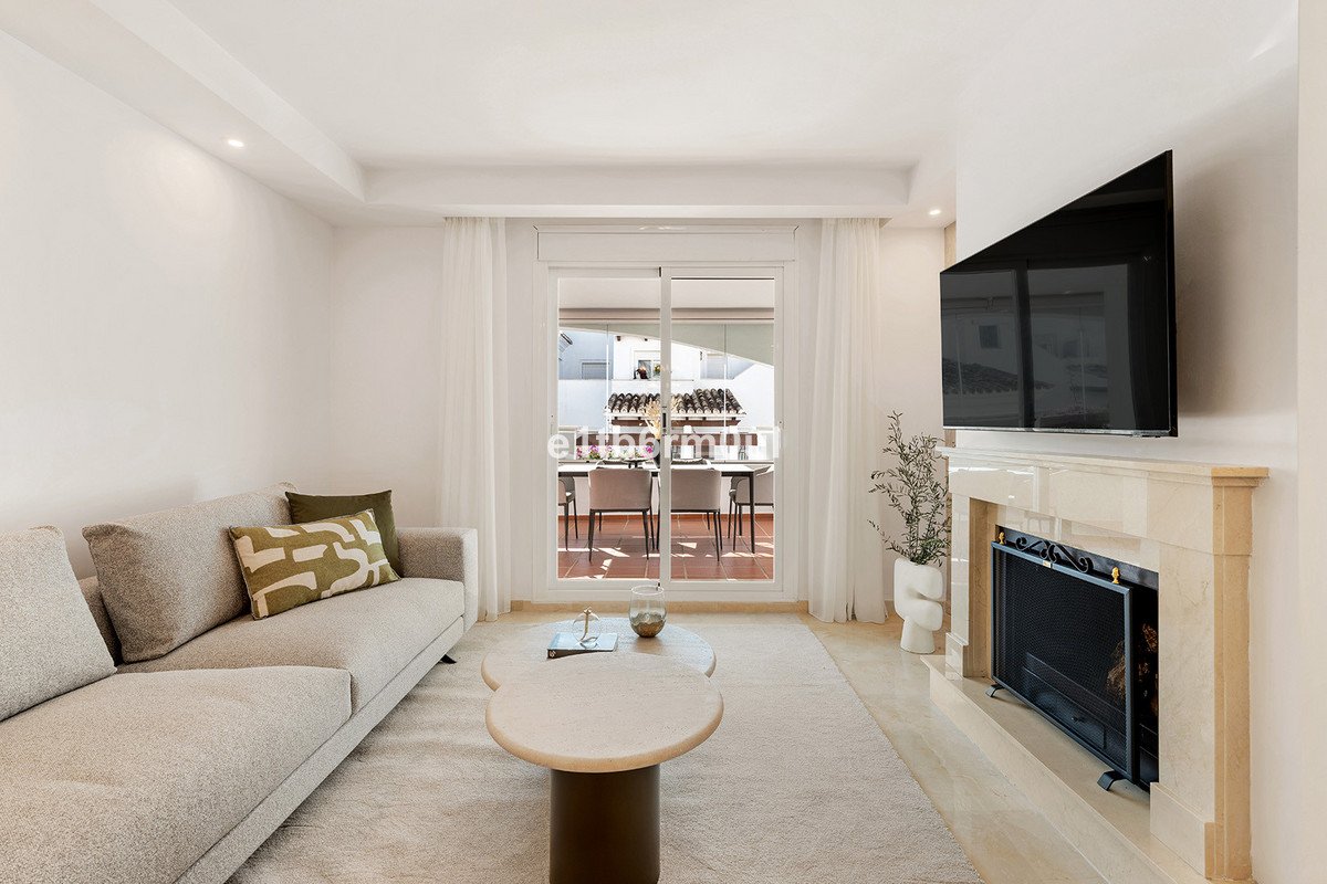2 Bed Middle Floor Apartment in Nueva Andalucía