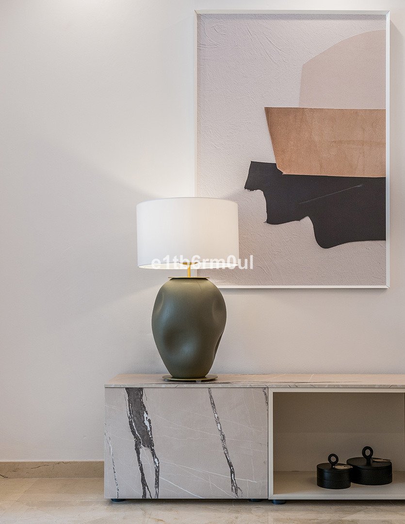 2 Bed Middle Floor Apartment in Nueva Andalucía