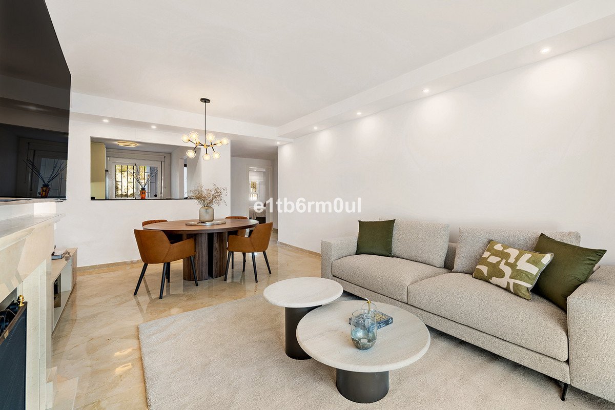 2 Bed Middle Floor Apartment in Nueva Andalucía