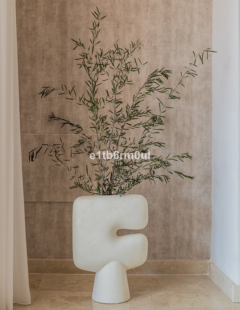 2 Bed Middle Floor Apartment in Nueva Andalucía