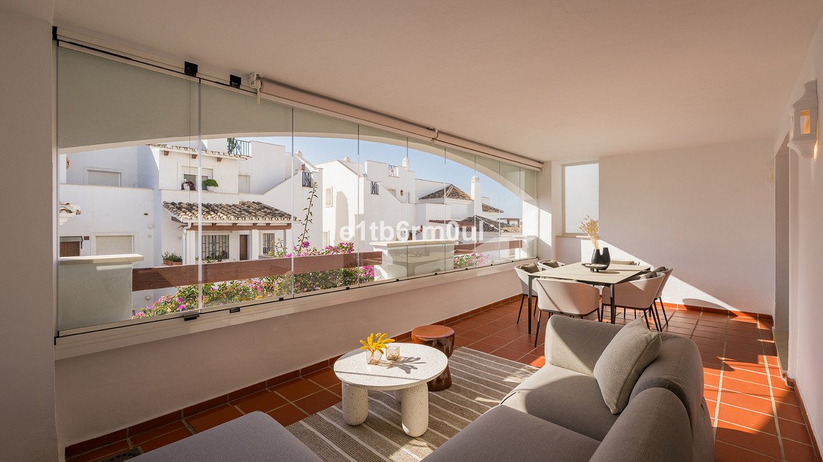 2 Bed Middle Floor Apartment in Nueva Andalucía