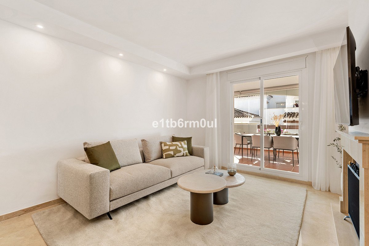2 Bed Middle Floor Apartment in Nueva Andalucía