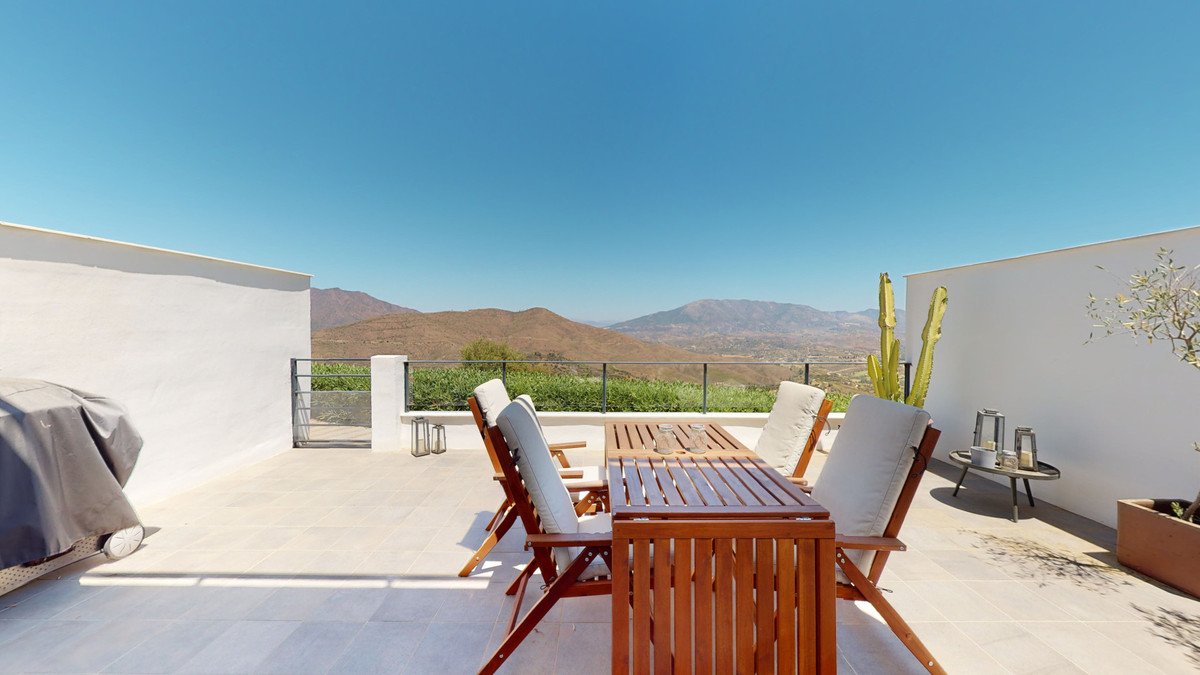 4 Bed Townhouse in La Mairena