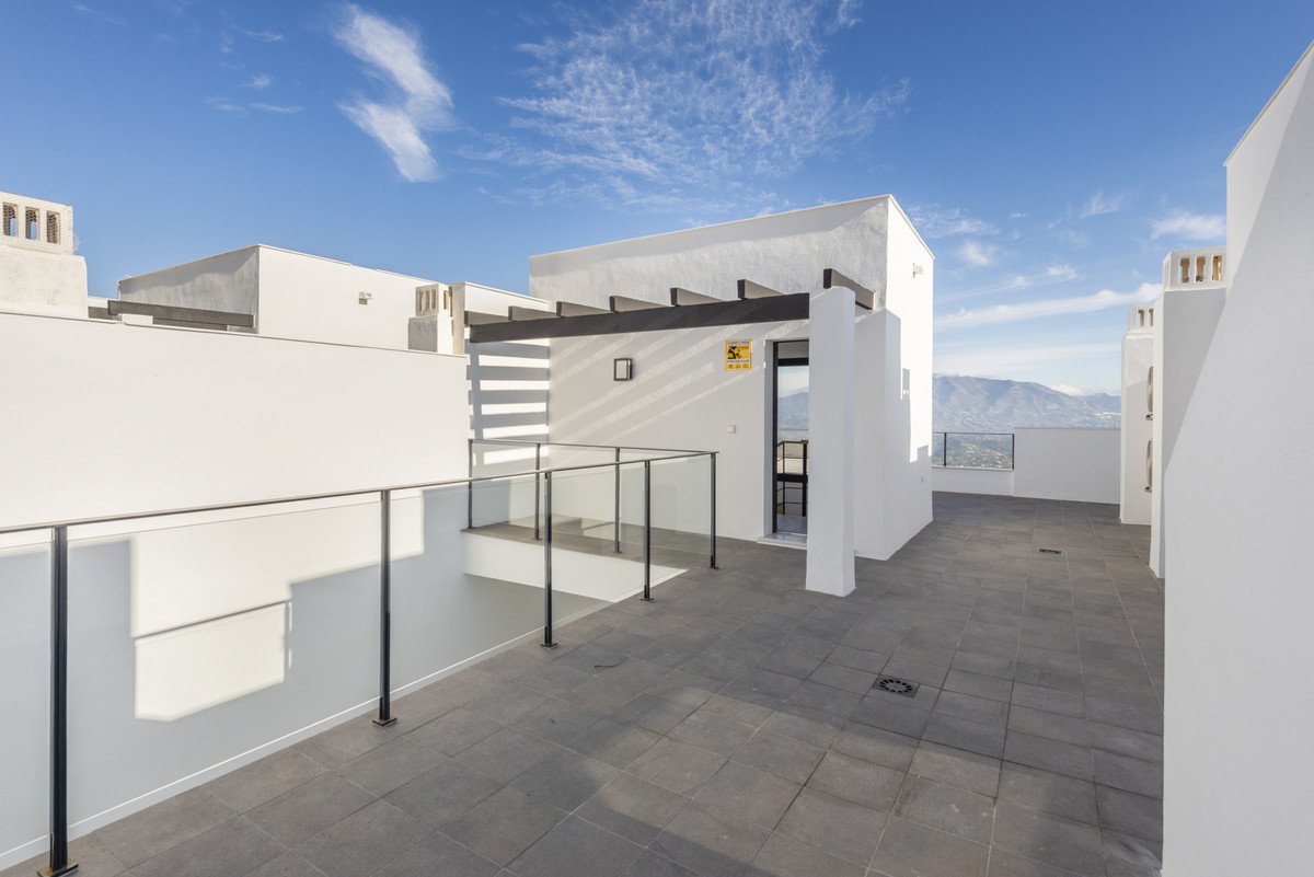 4 Bed Townhouse in La Mairena