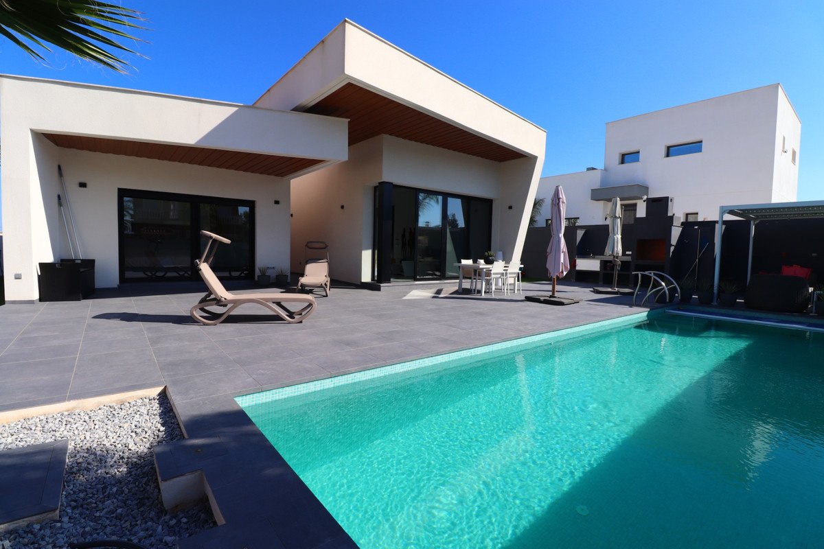 3 Bed Detached Villa in Formentera del Segura
