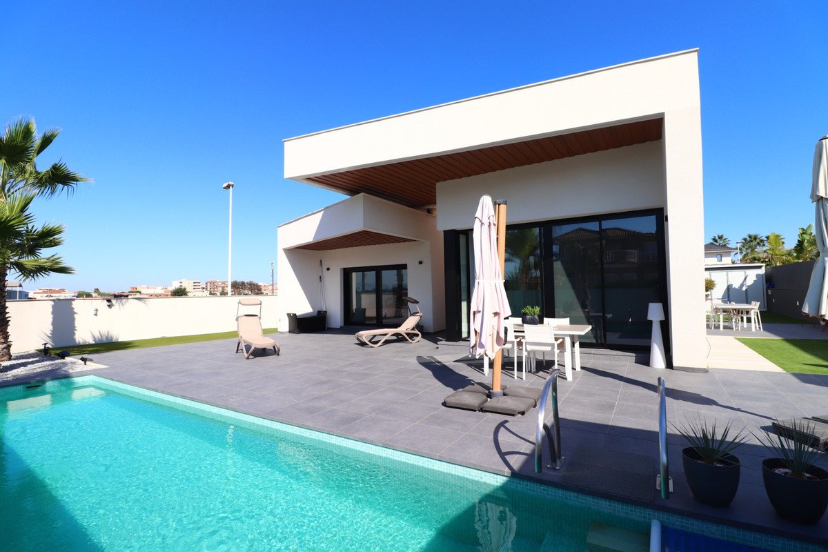 3 Bed Detached Villa in Formentera del Segura