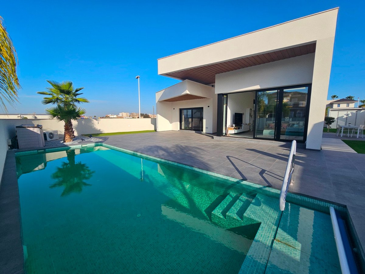 3 Bed Detached Villa in Formentera del Segura
