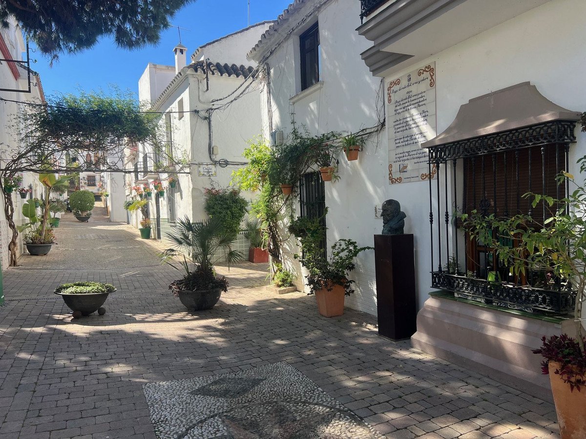 3 Bed Semi-Detached House in Estepona