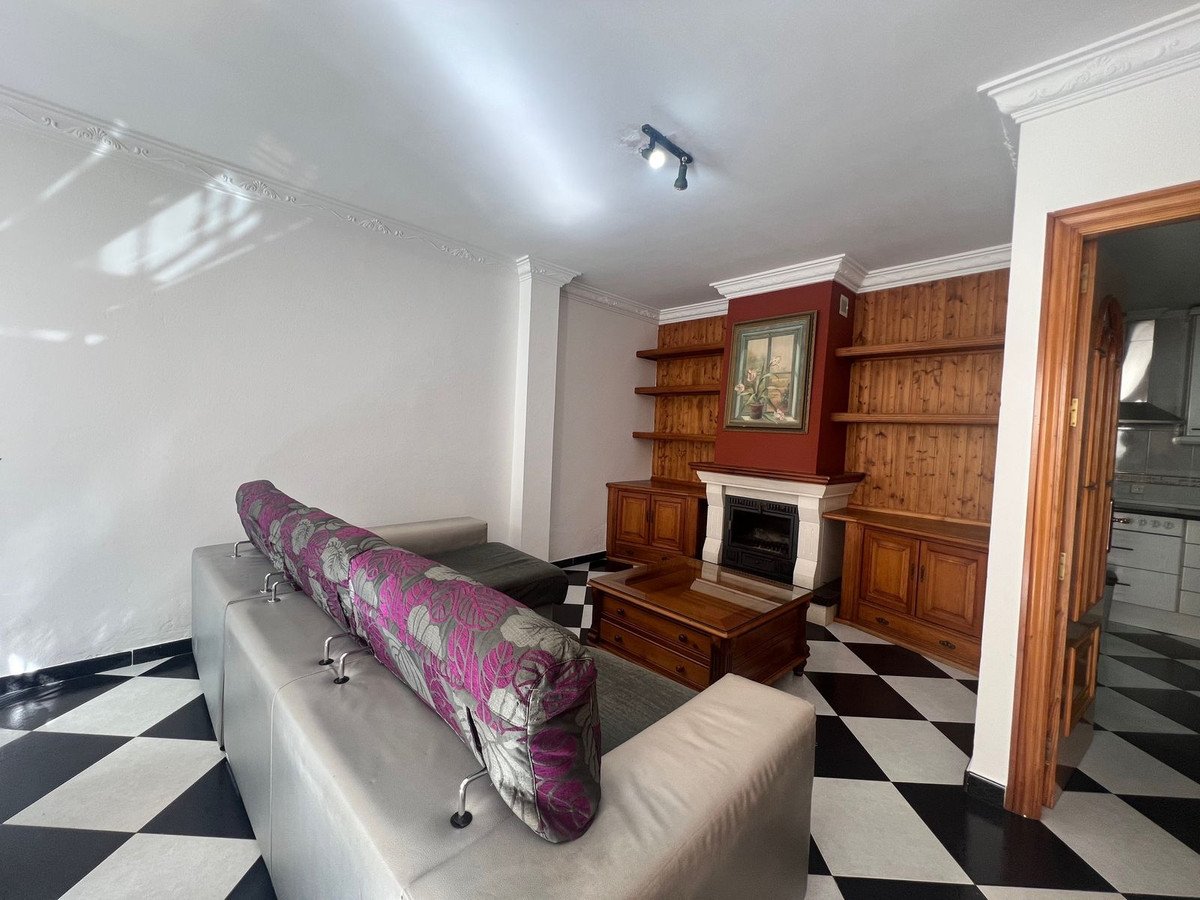 3 Bed Semi-Detached House in Estepona