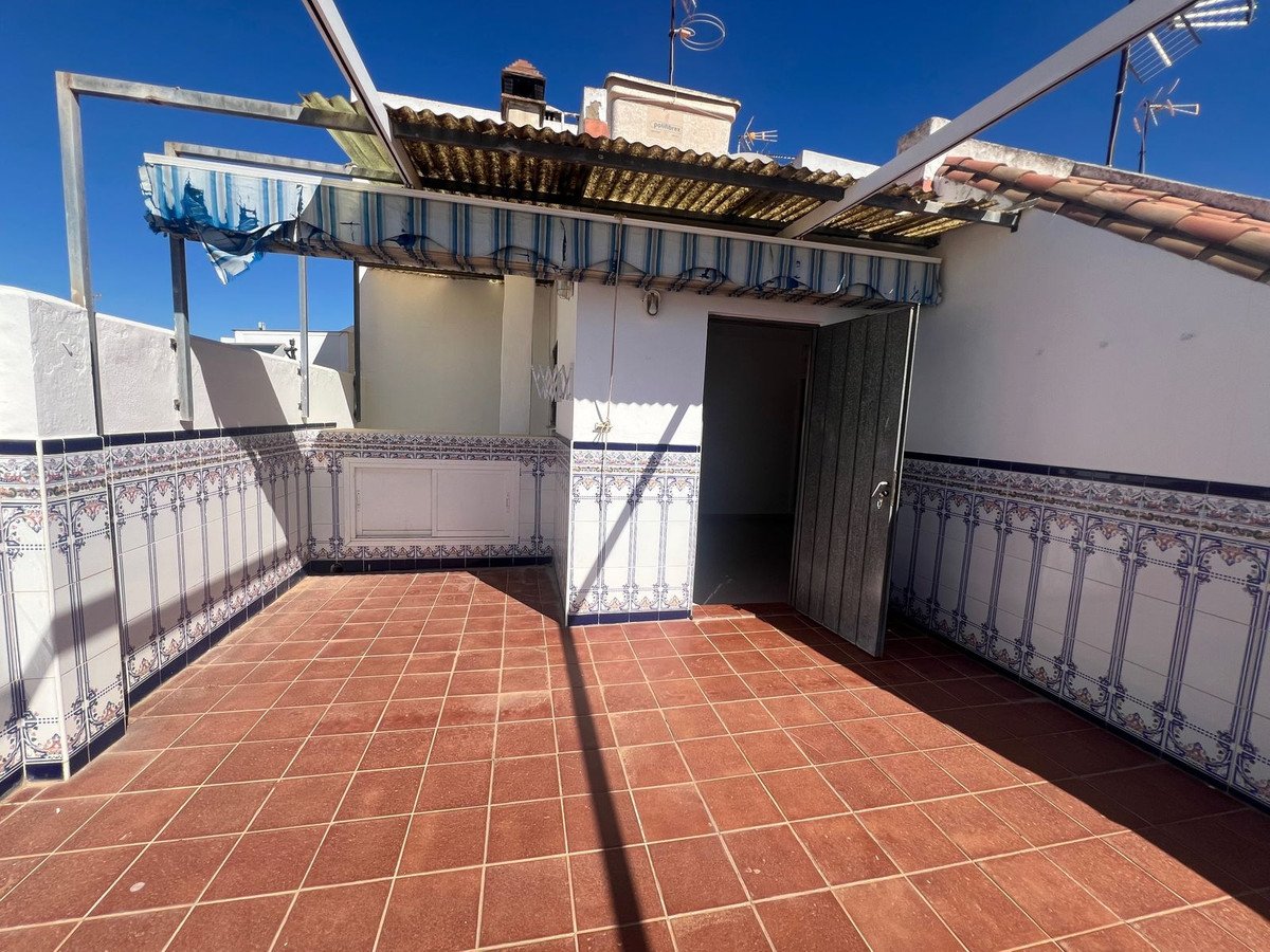3 Bed Semi-Detached House in Estepona