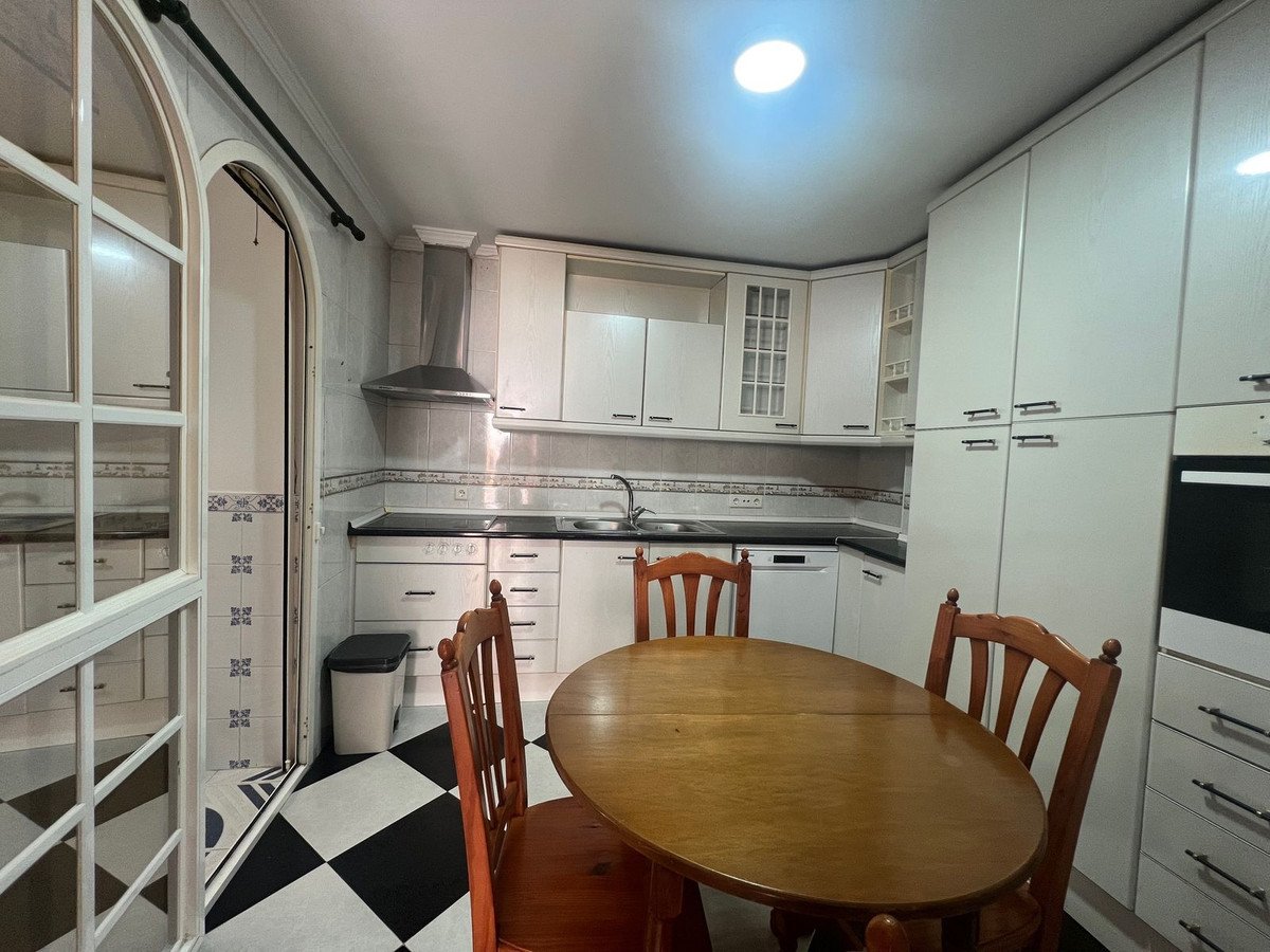 3 Bed Semi-Detached House in Estepona