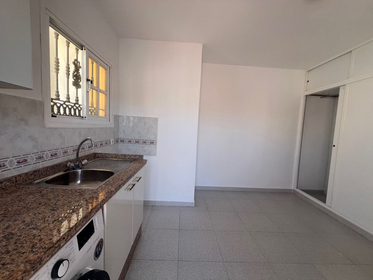 3 Bed Semi-Detached House in Estepona
