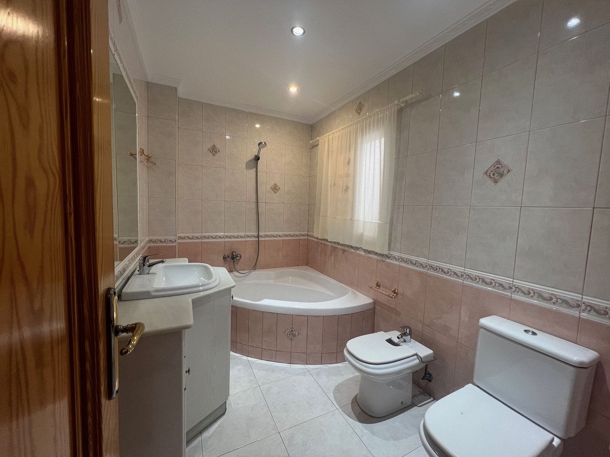 3 Bed Semi-Detached House in Estepona