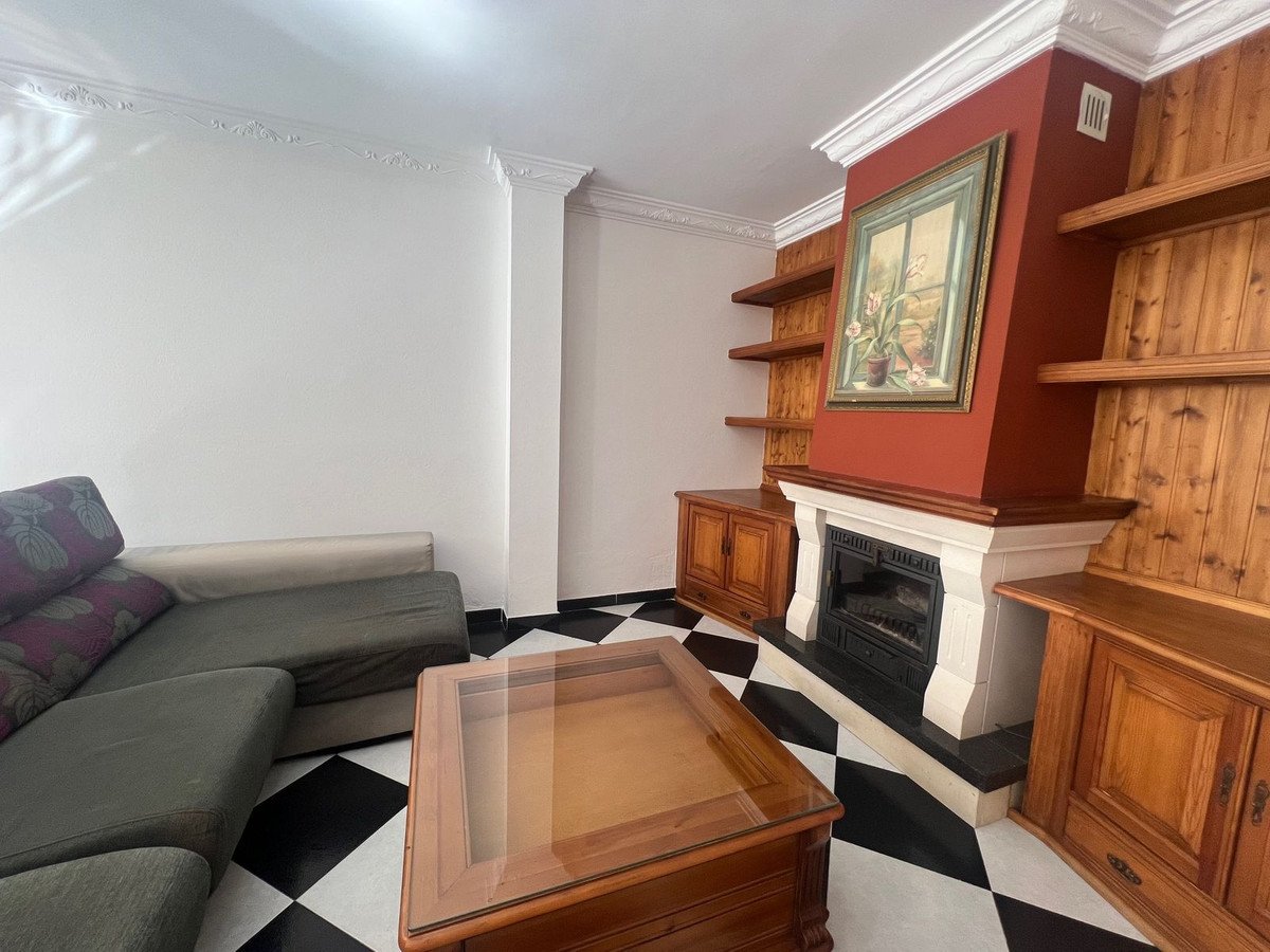 3 Bed Semi-Detached House in Estepona