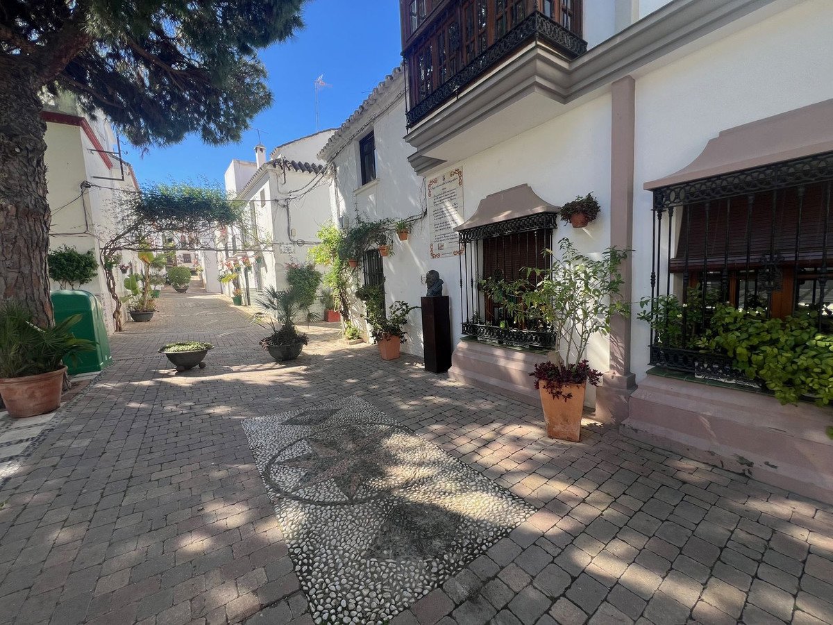 3 Bed Semi-Detached House in Estepona