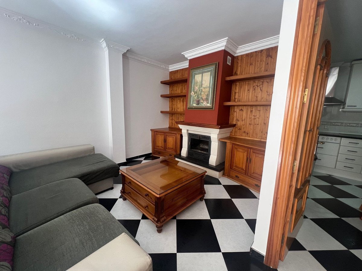 3 Bed Semi-Detached House in Estepona